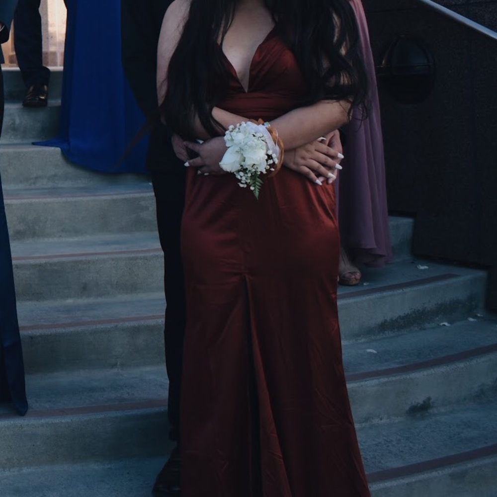 Windsor Kehlani plunging formal satin dress - Picture 3 of 7